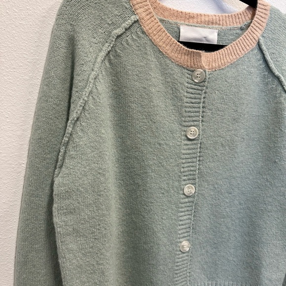 Elegant Mint and Beige Women's Cardigan - Picture 2 of 4